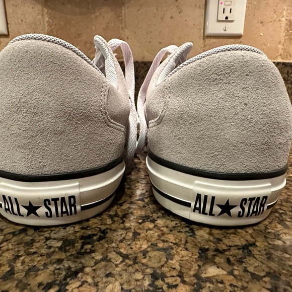 CONVERSE Chuck Taylor Low Top Light Grey Gray Suede Sneakers. Brand New - Picture 4 of 10